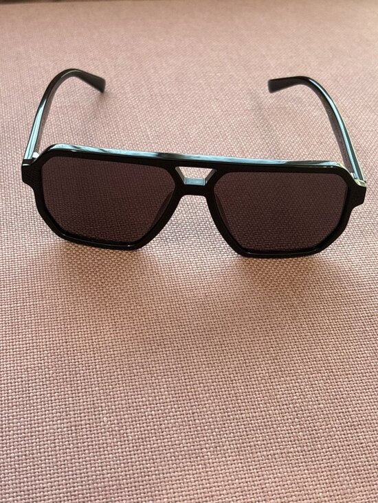 DIFF EYEWEAR Cameron Oversized Navigator Sunglasses in Black & Grey Polarized Ne main image 8